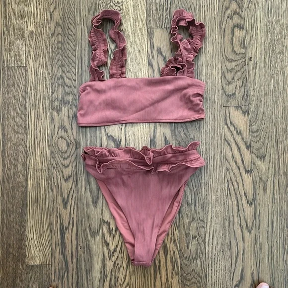 Beach Riot Bikini - Picture 2 of 9